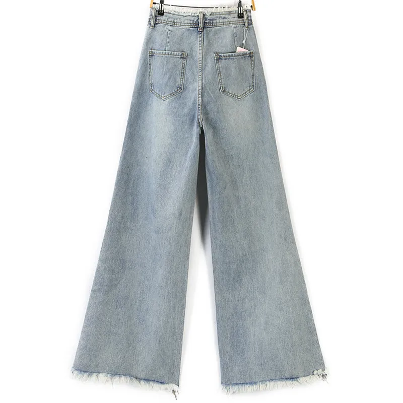 EMI: Flare Denim Jeans mit natürlich ausgefransten Abschlüssen