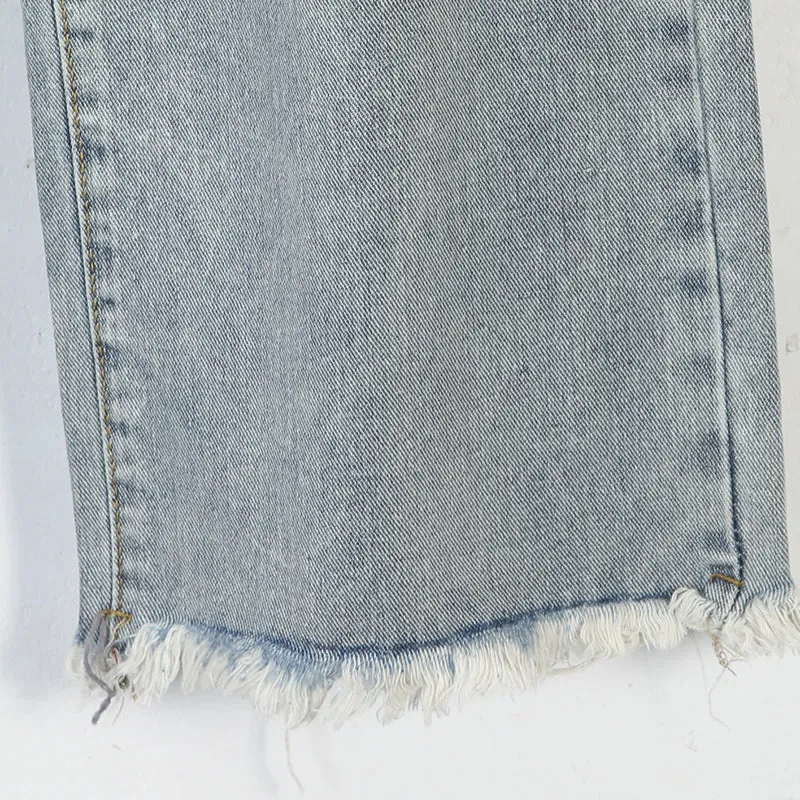 EMI: Flare Denim Jeans mit natürlich ausgefransten Abschlüssen