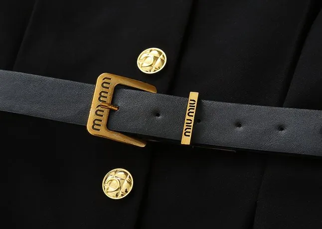 LARGE COLLAR BUTTON DRESS